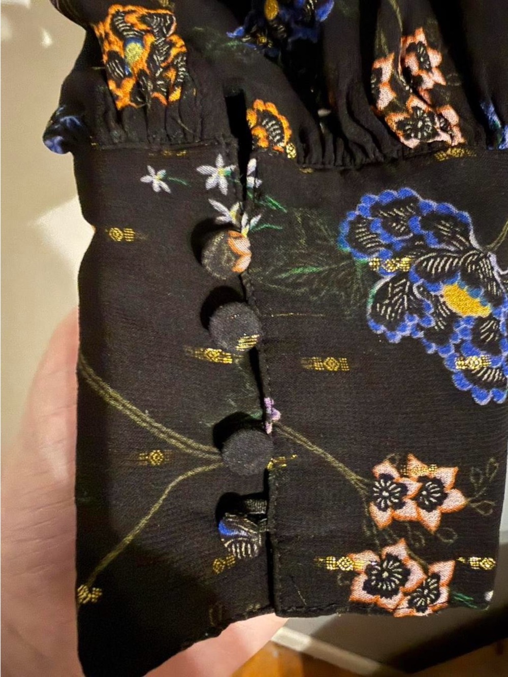 per una Black Floral Tie-Front Blouse - Picture 3 of 6